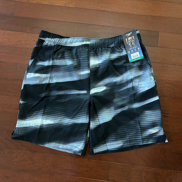 NWT Speedo Men's Tech Volley UPF50+
Swim Shorts trunks Size XL Grey Black - Picture 9 of 9